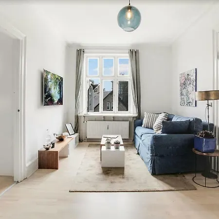 Spacious And Stylish By The Lakes *