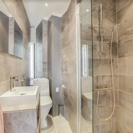 Spacious And Stylish By The Lakes Apartment Kopenhagen